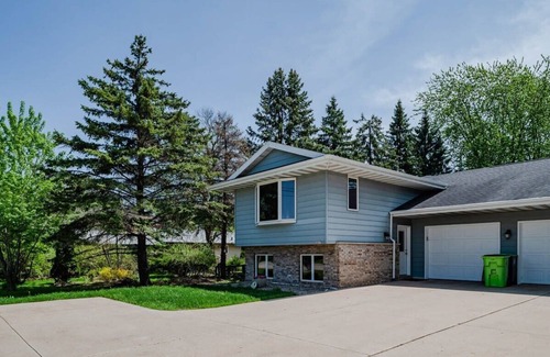 Appleton House | Corporate Housing on Calumet - 3 bedroom, 2 bath