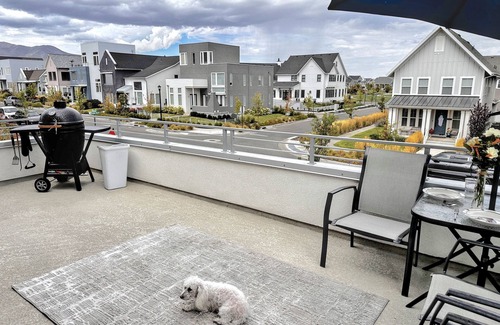 Daybreak House | Corporate Housing Fully Furnished Daybreak Gourmet Kitchen Pets Always OK
