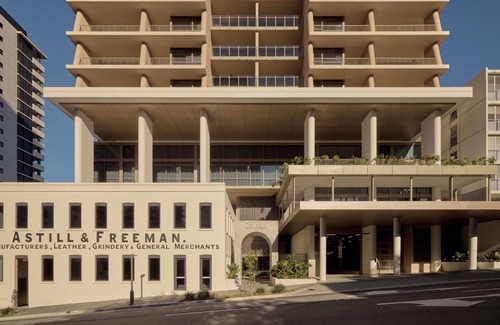 South Brisbane Apartment | Corporate living meets lifestyle in Brisbane’s coveted South Brisbane Area.