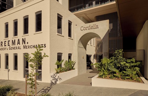 South Brisbane Apartment | Corporate living meets lifestyle in Brisbane’s coveted South Brisbane Area.
