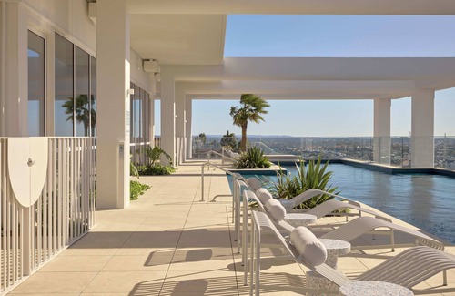 South Brisbane Apartment | Corporate living meets lifestyle in Brisbane’s coveted South Brisbane Area.
