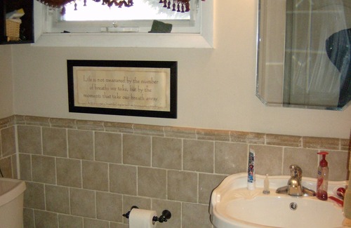 East Rutherford House | CORPORATE OR FAMILY MONTHLY RENTAL ONLY - $ 116./nite in the heart of the fun