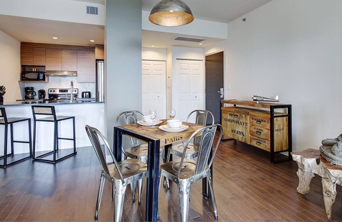 Ville-Marie Apartment | Corporate Stays | Le V | Modern Studio