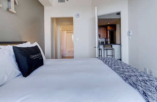 Ville-Marie Apartment | Corporate Stays | Le V | Modern Studio