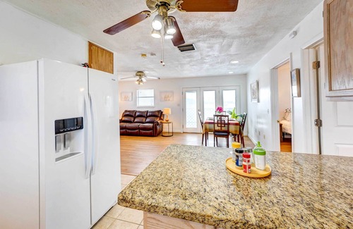 South Side House | Corpus Christi Extended Stay - 7 Mi to Beach!