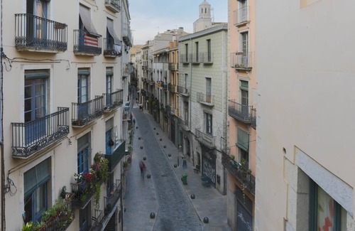 Old Town Apartment | Cort Reial 2B - Holiday Apartment Rental in Girona | Bravissimo