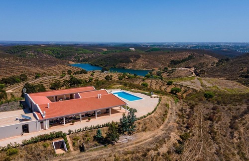 Lagos Apartment | Corte Velada Guest House - Room 1 by LovelyStay