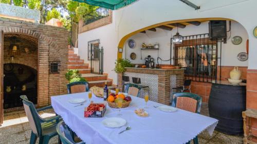 Carcabuey House | Cortijo la Algallumbilla Carcabuey by Ruralidays
