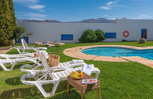 Ronda Villa | Cortijo Laguna Espejo Ronda by Ruralidays