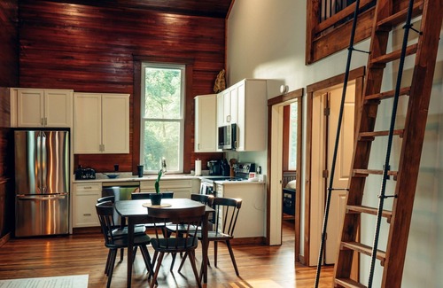 Procious Cabin | Corton Lodge on the Elk River - Riverview Suite
