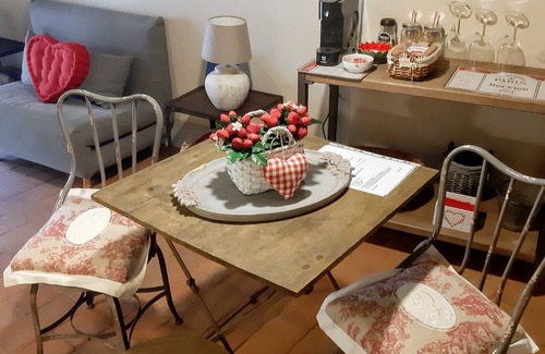 Cortona Old Town Apartment | Cortona Shabby Chic House (Independent & balcony)