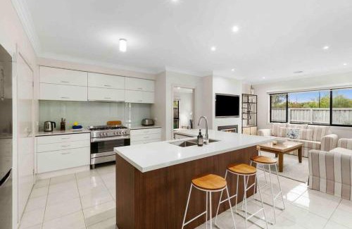 Barwon Heads House | Corymbia Barwon Heads Modern Family Getaway!