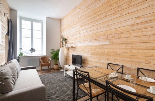 Centre Apartment | Cosmic - One Bedroom Apartment, Sleeps 4