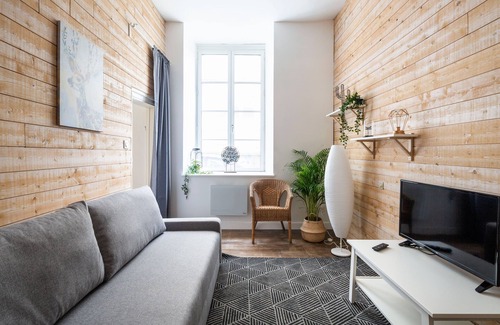 Centre Apartment | Cosmic - One Bedroom Apartment, Sleeps 4