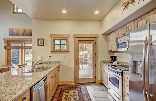 Breckenridge House | Cosmopolitan Decor + Spacious 3Br in Downtown Breck Sleeps 8