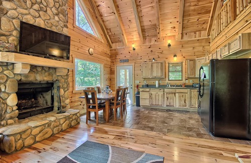 Logan Cabin | Cospetto - Lovely Log Lodge in the Hocking Hills