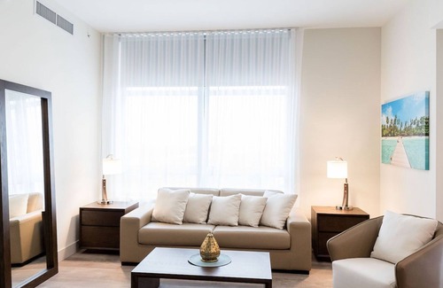 Hollywood Lakes Resort | COSTA HOLLYWOOD PRIVATE SUITES - D