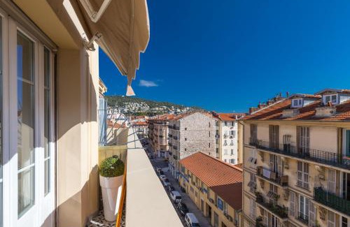 Quartier du Port Apartment | Cosy 1 Bdr near Garibaldi Square - Top Floor & AC