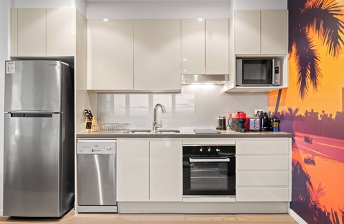 Fortitude Valley Apartment | Cosy 1-Bed 41st Floor City Views king bed