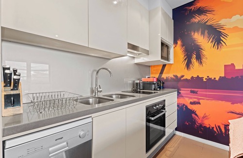 Fortitude Valley Apartment | Cosy 1-Bed 41st Floor City Views king bed