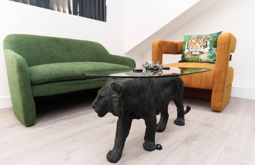 Chapeltown Apartment | Cosy 1 Bed Apt in Leeds - Smart TV & Mood lights