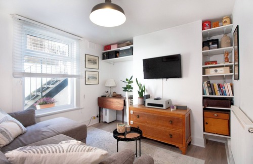 New Cross Apartment | Cosy 1 bed flat with garden space