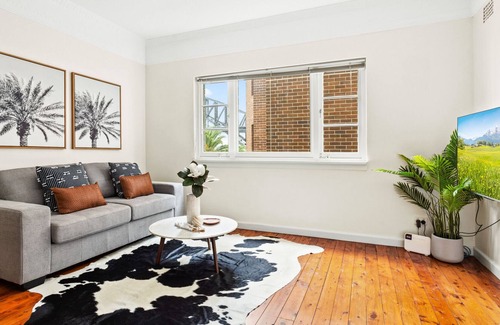 Kirribilli Apartment | Cosy 1-Bed Unit by Harbourside Walk