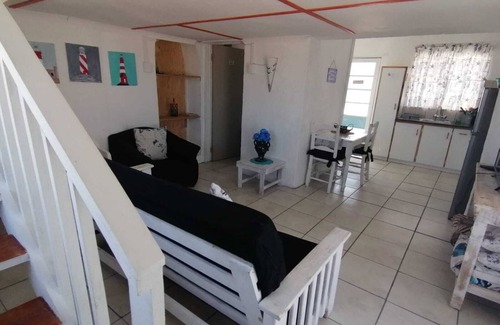Waenhuiskrans Cottage | Cosy 1 Bedroom apartment with sea view. Walking distance from beach and harbour!