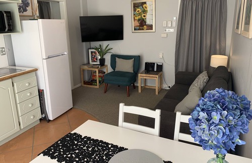 Waipahihi Apartment | Cosy 1 Bedroom Apartment in Quiet Neighbourhood