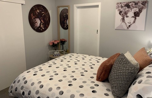 Waipahihi Apartment | Cosy 1 Bedroom Apartment in Quiet Neighbourhood