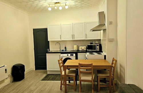 Bridgend Apartment | Cosy 1 bedroom flat near Bridgend town centre