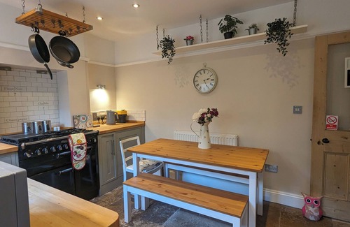 Chipping Norton Cottage | Cosy 17th Century Cotswold Cottage 3BR Chipping Norton. Family and pet friendly!