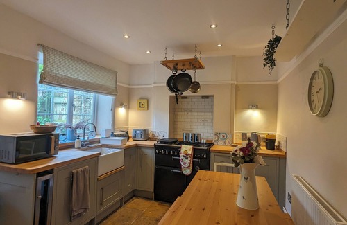 Chipping Norton Cottage | Cosy 17th Century Cotswold Cottage 3BR Chipping Norton. Family and pet friendly!