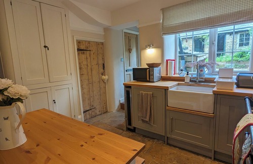 Chipping Norton Cottage | Cosy 17th Century Cotswold Cottage 3BR Chipping Norton. Family and pet friendly!