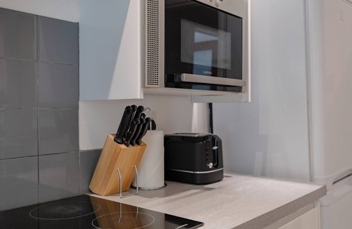 Brondesbury Apartment | Cosy 1BD Flat, Heart of North West London
