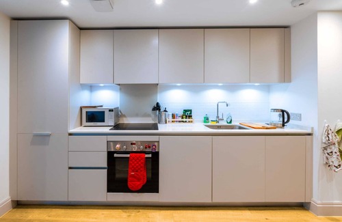 Turnham Green Apartment | Cosy 1BD studio in the heart of Chiswick
