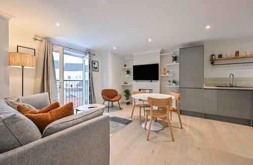 Frome Apartment | Cosy 2-Bed Apartment in Frome Near Town Centre!