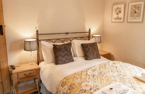 Chester House | Cosy 2 bed cottage in charming village of Christleton - For up to 5