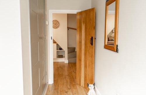 Chester House | Cosy 2 bed cottage in charming village of Christleton - For up to 5