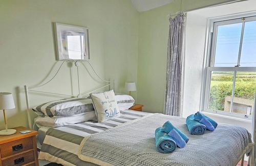 Castallack Cottage | Cosy 2 bed cottage, parking 10m away, 1 mile from Mousehole and beach