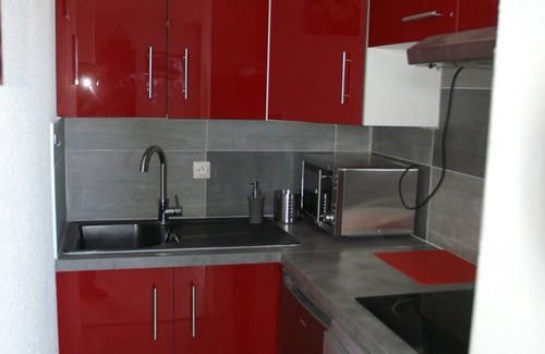 Prapoutel Apartment | Cosy 2-bedroom apartment with balcony, equipped kitchen, pet-friendly
