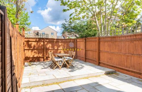 Langley Marish House | COSY 2 BED & FREE PARKING. NEAR HEATHROW/PINEWOOD