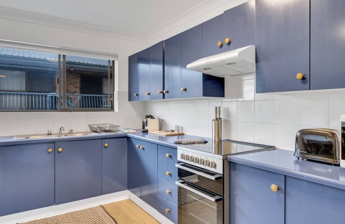 Holland Park West Apartment | Cosy 2-Bed in Leafy Street with Outdoor Dining