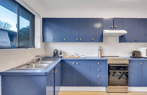 Holland Park West Apartment | Cosy 2-Bed in Leafy Street with Outdoor Dining