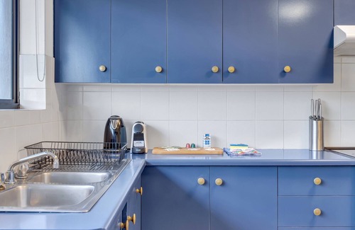 Holland Park West Apartment | Cosy 2-Bed in Leafy Street with Outdoor Dining