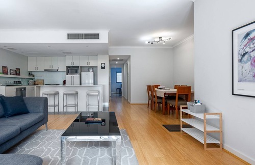 Redfern Apartment | Cosy 2-Bed in Redfern with Terrace & Parking