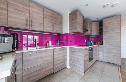 Lansbury Apartment | Cosy 2-Bed Poplar Flat w/City Views