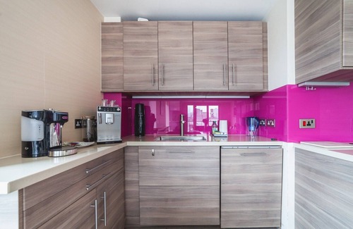 Lansbury Apartment | Cosy 2-Bed Poplar Flat w/City Views