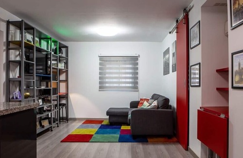 Rejas Apartment | Cosy 2 Bedroom Apartment in Madrid