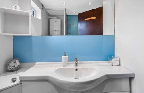 Plaistow South Apartment | Cosy 2 Bedroom Apartment in East London